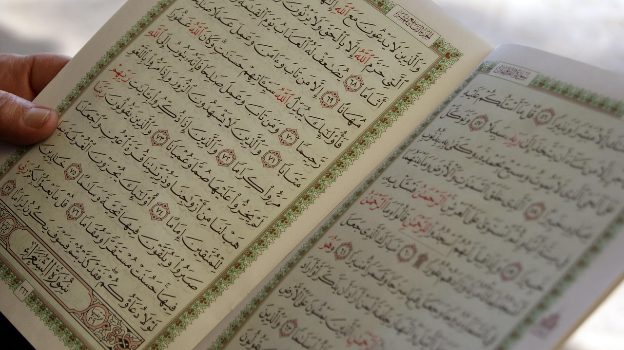 7 Ayat Al-Qur’an tentang Bermanfaat bagi Orang Lain dan Makna Kehidupan
