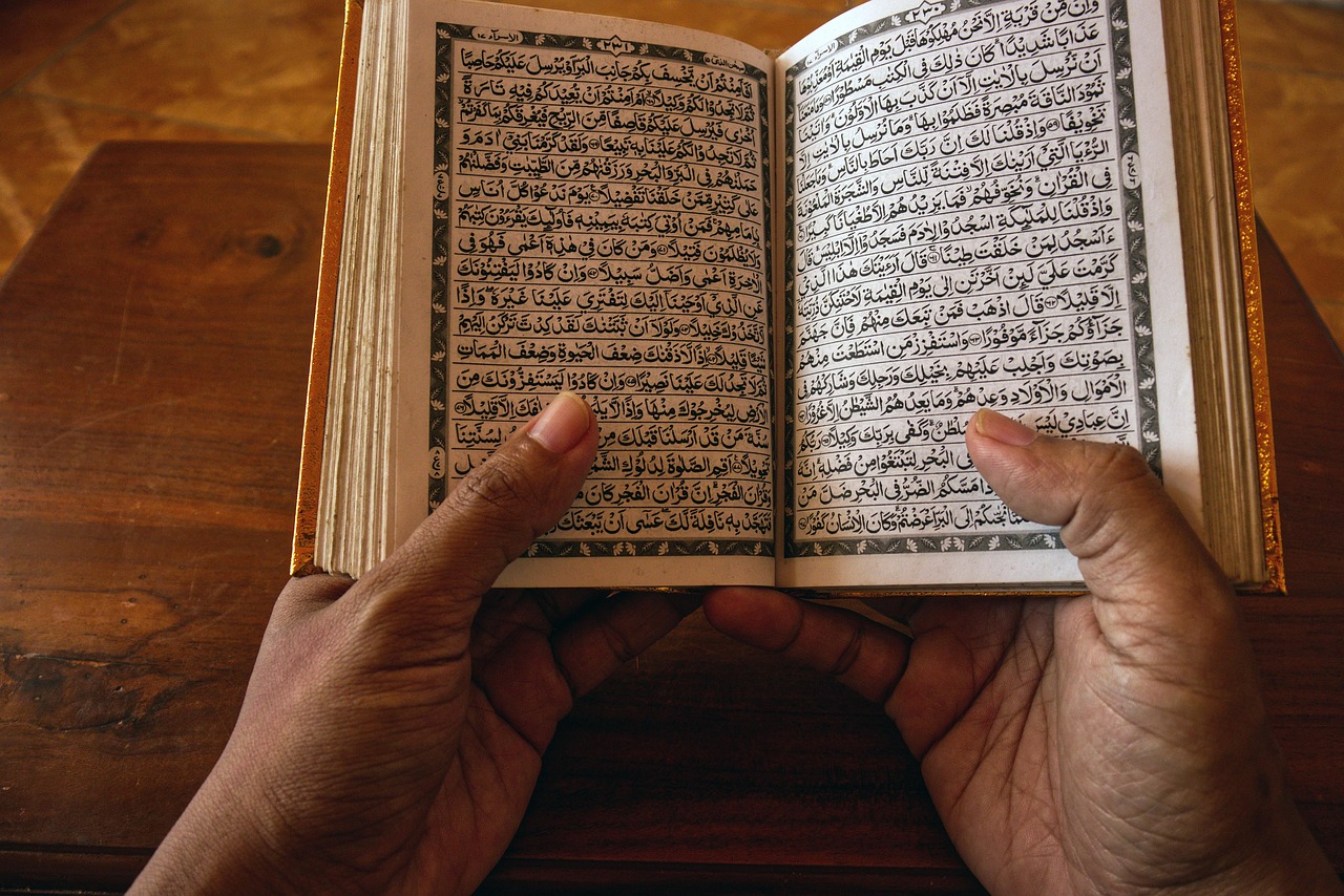 Ayat Al-Qur'an tentang Maulid Nabi dan Hikmah Peringatannya