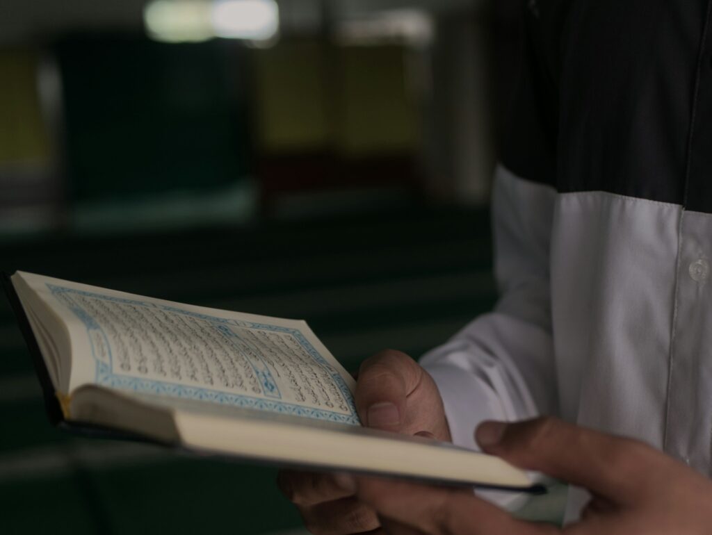Bagaimana Sanad Menjaga Keaslian Al-Qur'an Selama 14 Abad