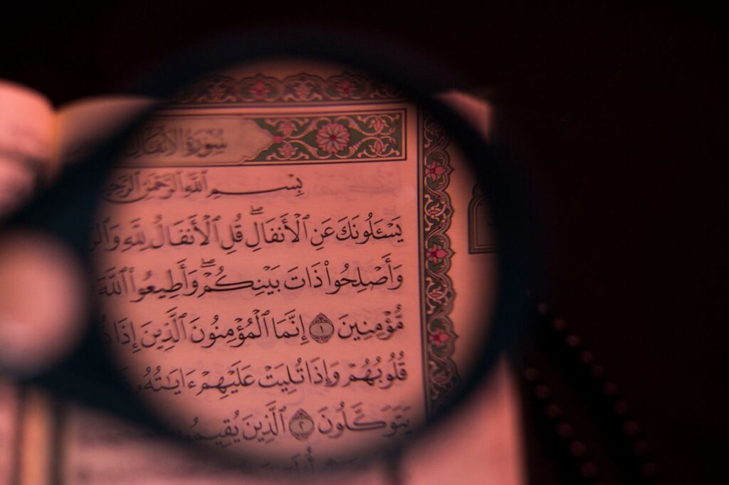 Fungsi Diturunkannya Al-Qur'an bagi Manusia dan Mengapa Ia Tak Pernah Usang