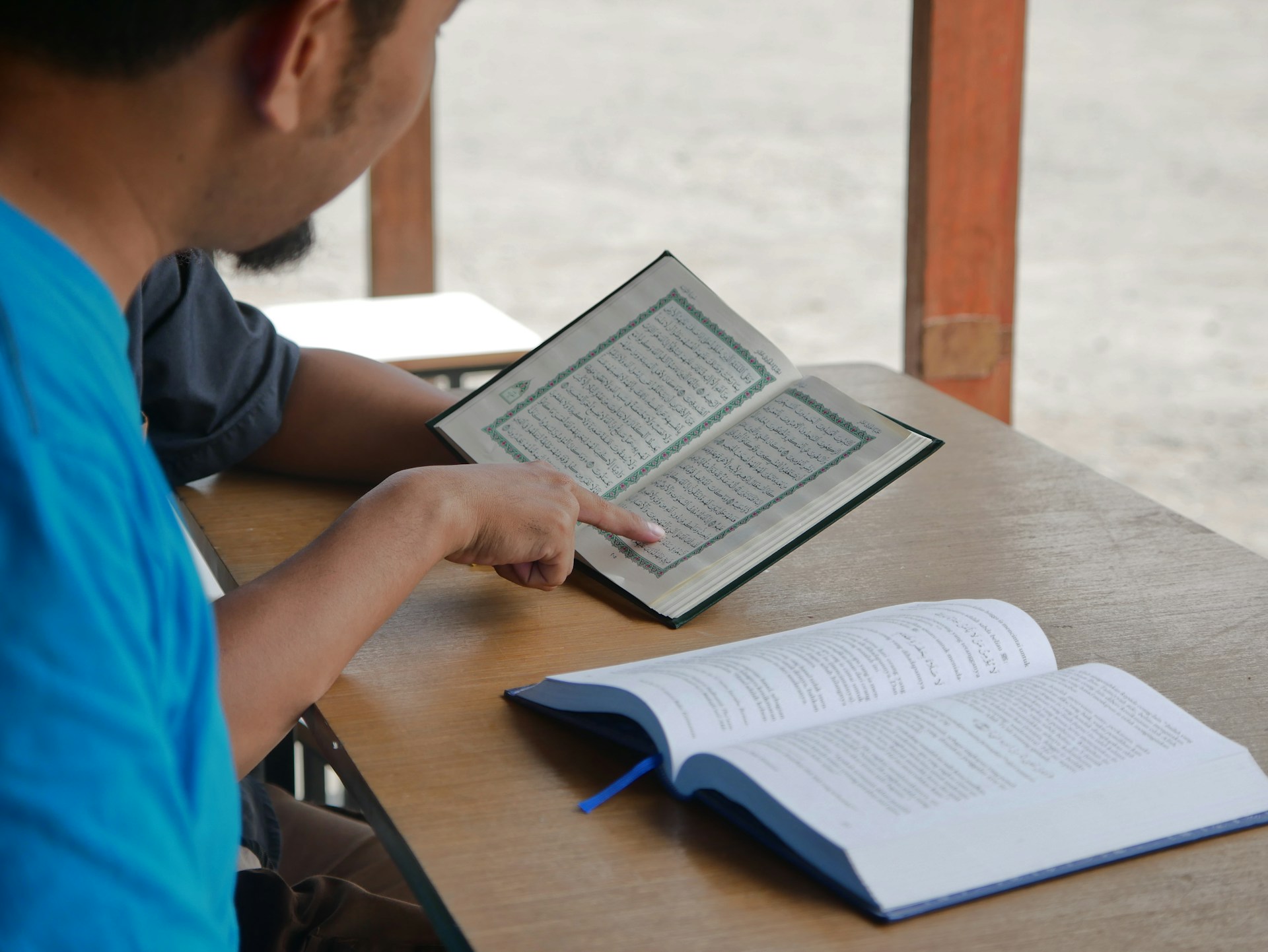10 Contoh Mad Iwad dalam Al-Qur'an dan Cara Membacanya