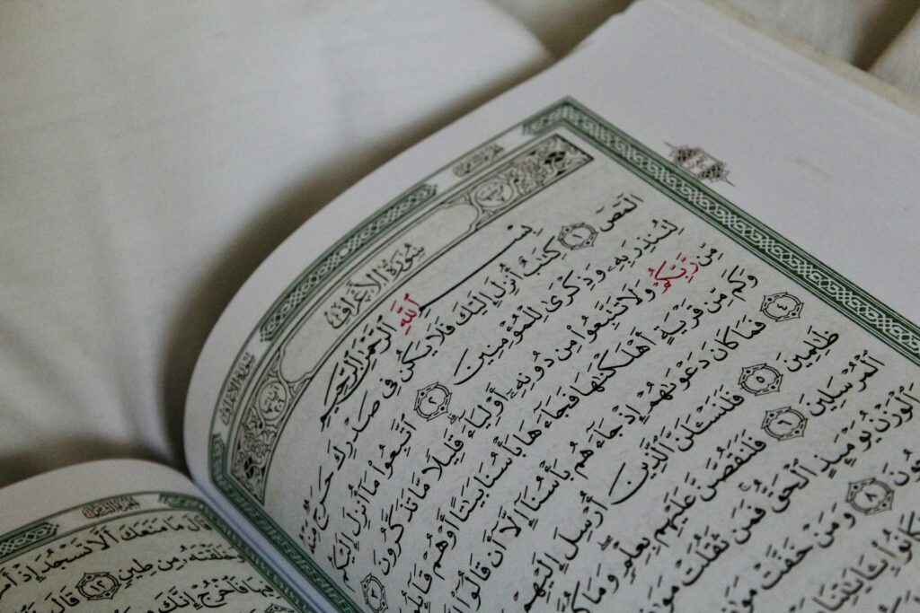 15 Contoh Mad Arid Lissukun dalam Al-Qur’an dan Cara Membacanya