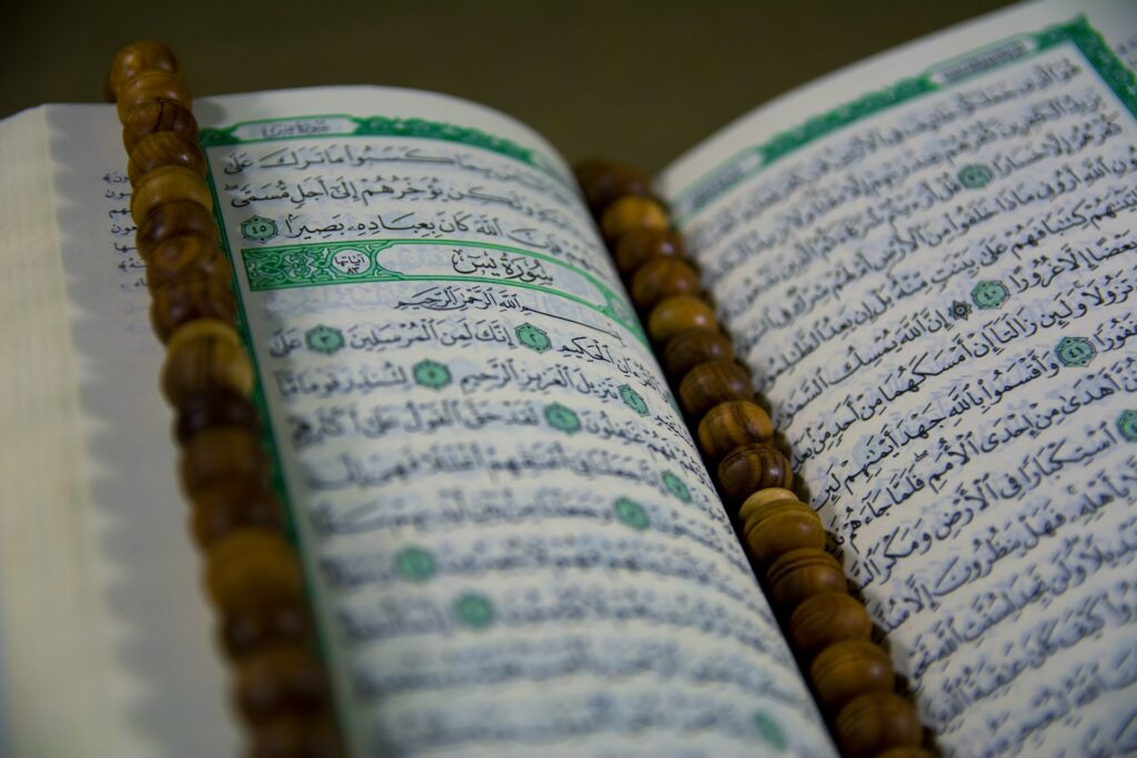 Contoh Mad Badal dalam Al-Qur'an dan Cara Membacanya dengan Benar